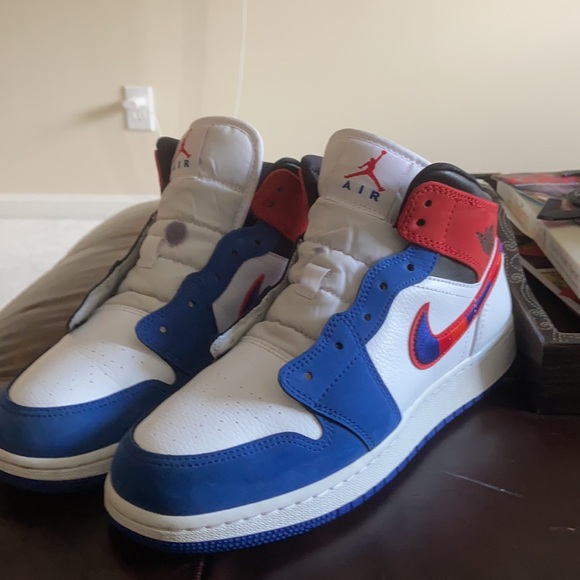 Nike Jordan Red and Blue Multi Colored Swoosh - Picture 4 of 6